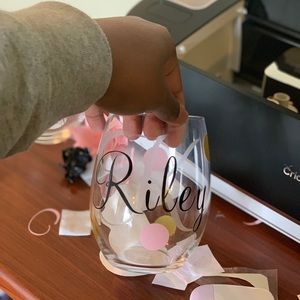 Customized stemless wine glass